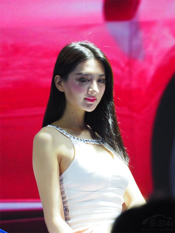 ��Ů���Ƶĳ�ģ֮�У�����ò�����Ķ��ѷָ���֮ʱ�����ʾͳ������ձ�ƴ��Ԫ�ء�