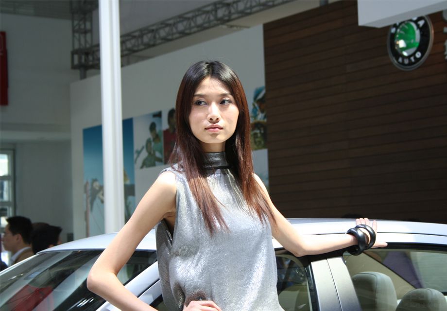 ���޳�ģ�ڳ�չ�ֳ�����û��һ˿Ц�ݣ����ǰ��˵�������Ȼ�����˲��ٹ���פ��ۿ���