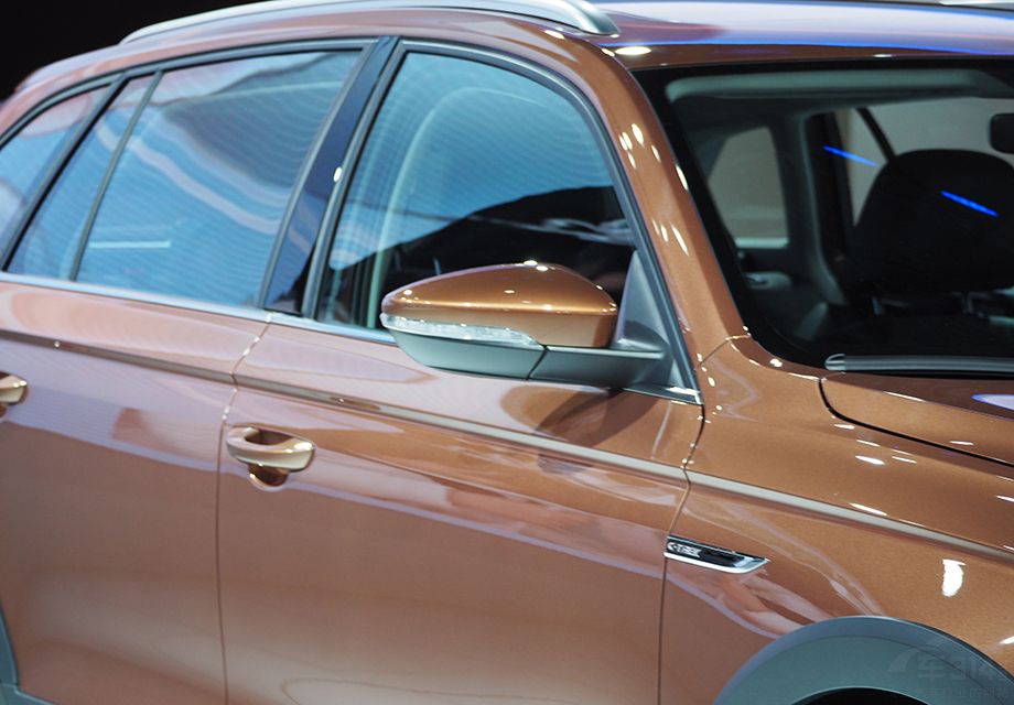 ����PQ34ƽ̨�����ε�죬�����Ϻ����С��ʾ�һ���������濴��ȥ������һ�����г���