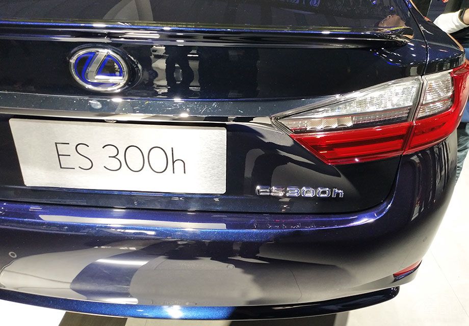 �������׿���˹ES����2.0L��2.5L���ֶ���ѡ��ƥ�����6������һ������䡣ͬʱ�������л춯���͡�