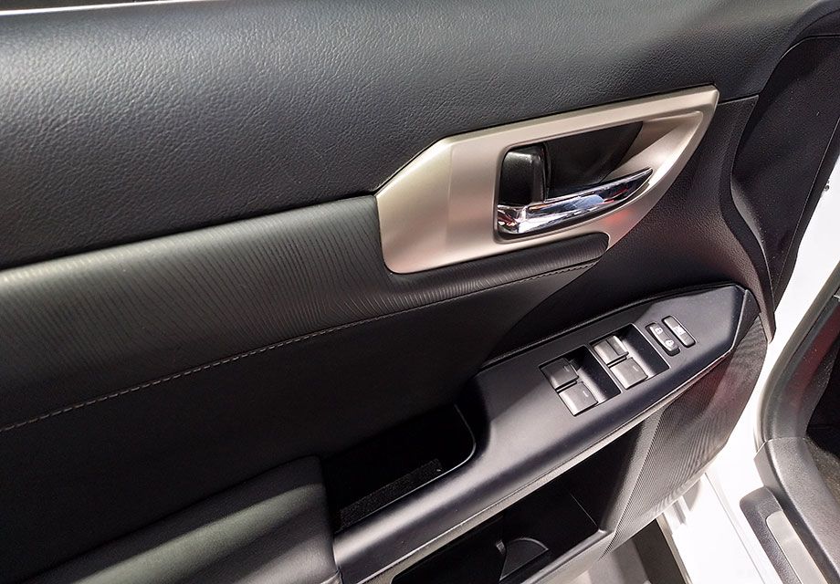 �¿��׿���˹CT200h��2014���ڹ�����ʽ���У�ǰ������Ϊ���׿���˹��ߴ����ԵķĴ��θ�դ��ơ�