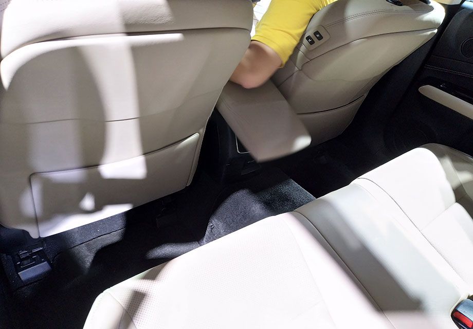 ���ò��֣����׿���˹GSȫϵ������ǰ�����μ��Ⱥ�ͨ�硢�����ȡ��綯�۵��ͷ�ѣĿ���ܵ�����Ӿ����綯�촰�ȹ��ܡ�