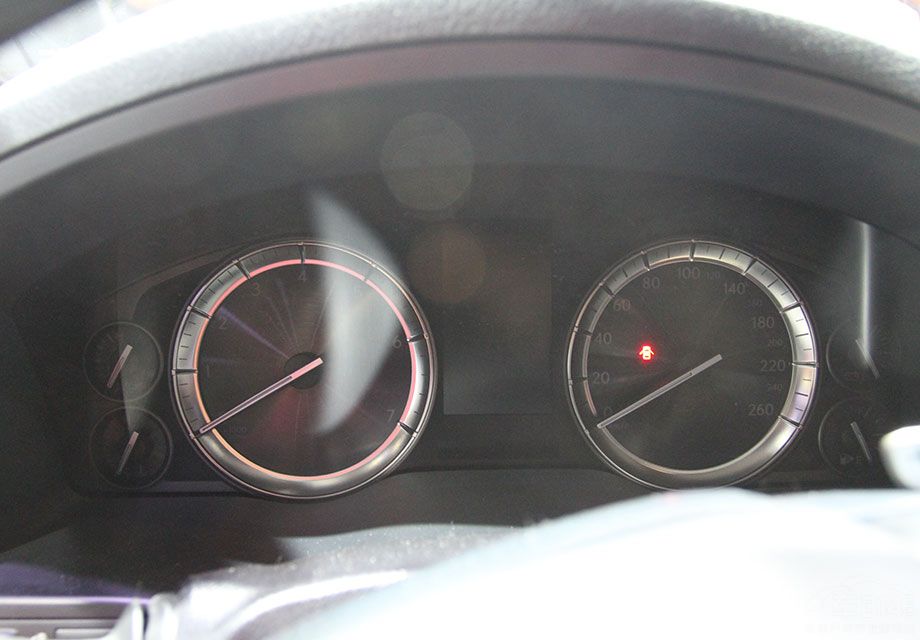 �׿���˹LX570���������ɴ�����10��ǰ��5.7L V8�������������ͼ�����û�����ơ�