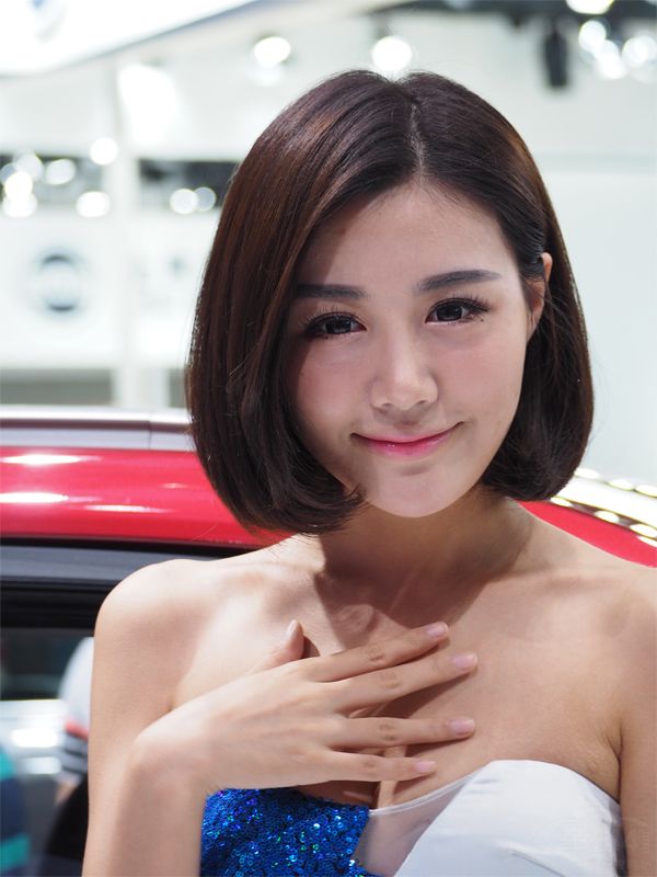 ���ķǳ����Ķ̷���Ů��