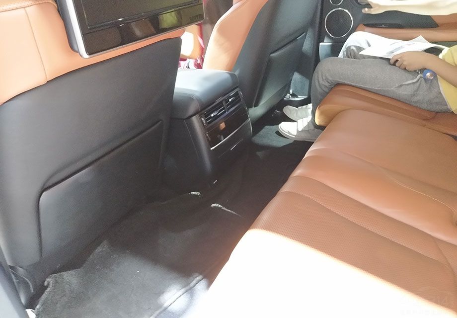 �׿���˹LX570��һ��ʮ��Ĵ��ͷ��������Ϊ5070*1980*1910mm����ͱ�֤������ſռ�ĳ��㡣