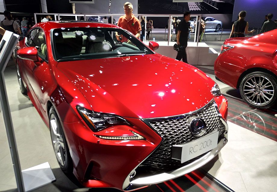 �׿���˹R��2015����ݳ�չ�ϣ��Ƴ���ȫ�µ�RC 200t���ͣ��³���Ϊ����ۼ�Ϊ48.8-58.6��Ԫ��