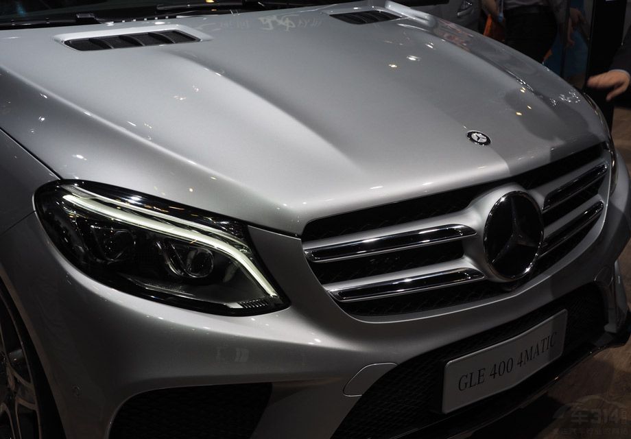 ���ε�LED��ƺͼ��������Ե������±��ո�������ƣ���������ͷ�˶���ʮ�㡣