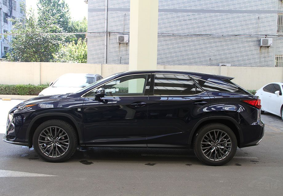 �׿���˹RX�����˷�׶ʽ�ļ���ǰ�����������һ����΢Բ��������