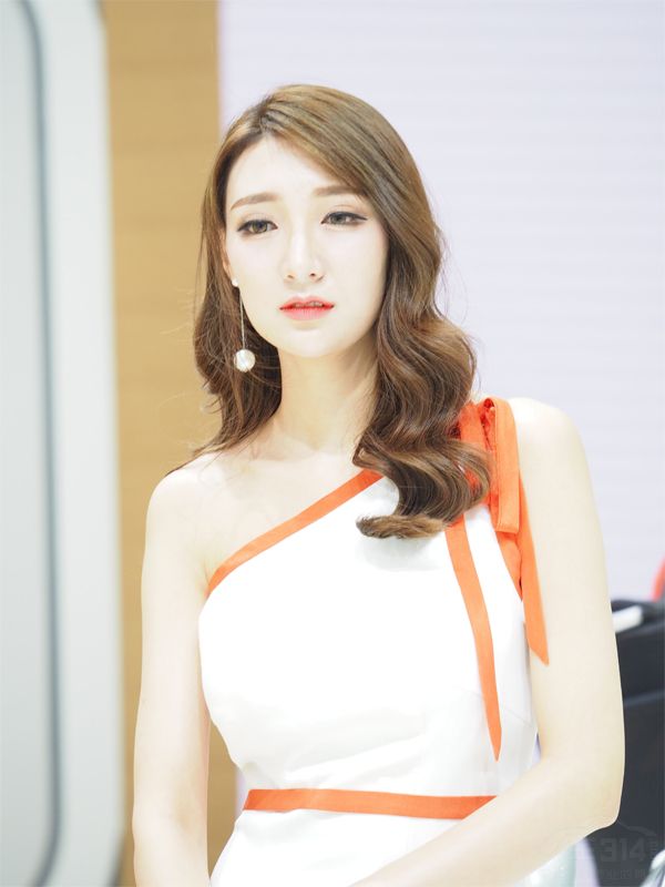 ��������һ���޼ʵ����䣬���������ĵ���յ���ɫ���������˵�������