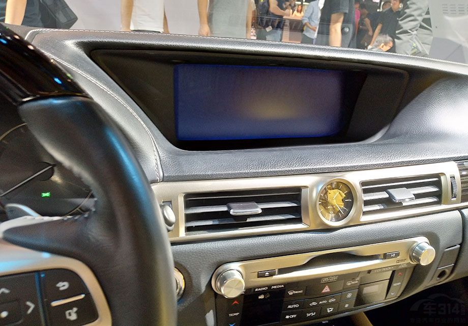 �³�װ����һ��ȫ�����͵�����ʽ�������Լ�12.3Ӣ���ý����ʾ����