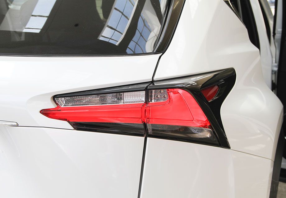 β���׿���˹NX��Ŀ�ĺ�ɫɲ���ƺ�ʾ������ͬ��ΪL����ʽ���복ͷ��ǰ���Ӧ��ҹ���ʶ�ȼ��ߡ�