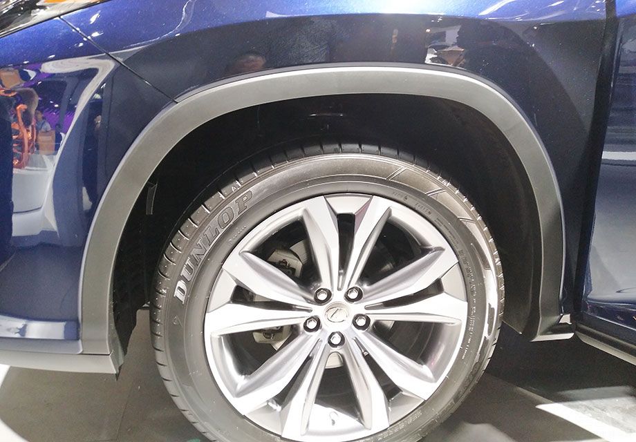 2.0T�������õ���6������һ������䣬��϶����汾����õ���E-CVT�޼������䡣