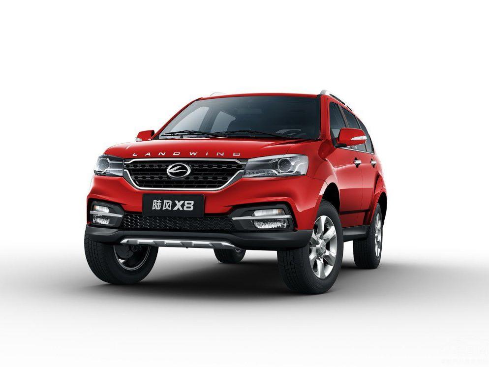 ���峵ͷ���ͽ�Ϊ�������ǰ��դ��ڵ״�������Ӿ���չ�Ը��ã��������LEDͷ�ƣ��е������±�ش�ơ�