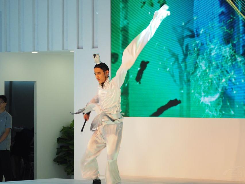 �������ţ��Ʋʻ��ڣ����Ҿͷ����ˡ�