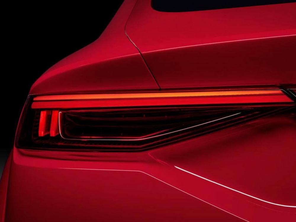 �����ɫװ�����ӣ����ո��ں��˱�ƽ��˫�߹����������ܡ�