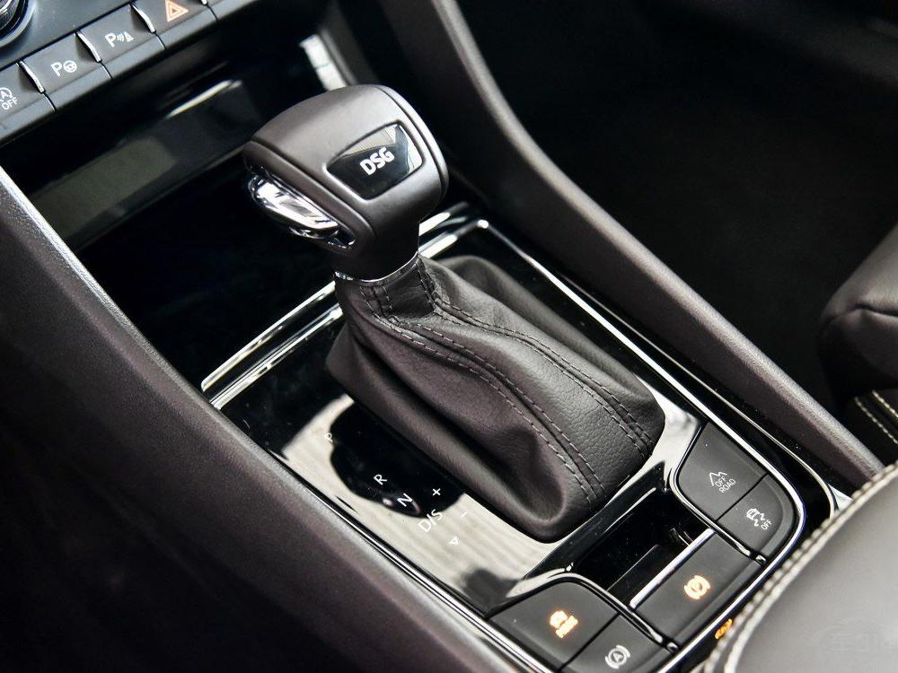 �������棬����˹�´�µ��ǿ˵Ľ���;��L����һ�£�����1.8T/2.0T�������������ϵͳƥ��7��ʪʽ˫��ϱ����䡣