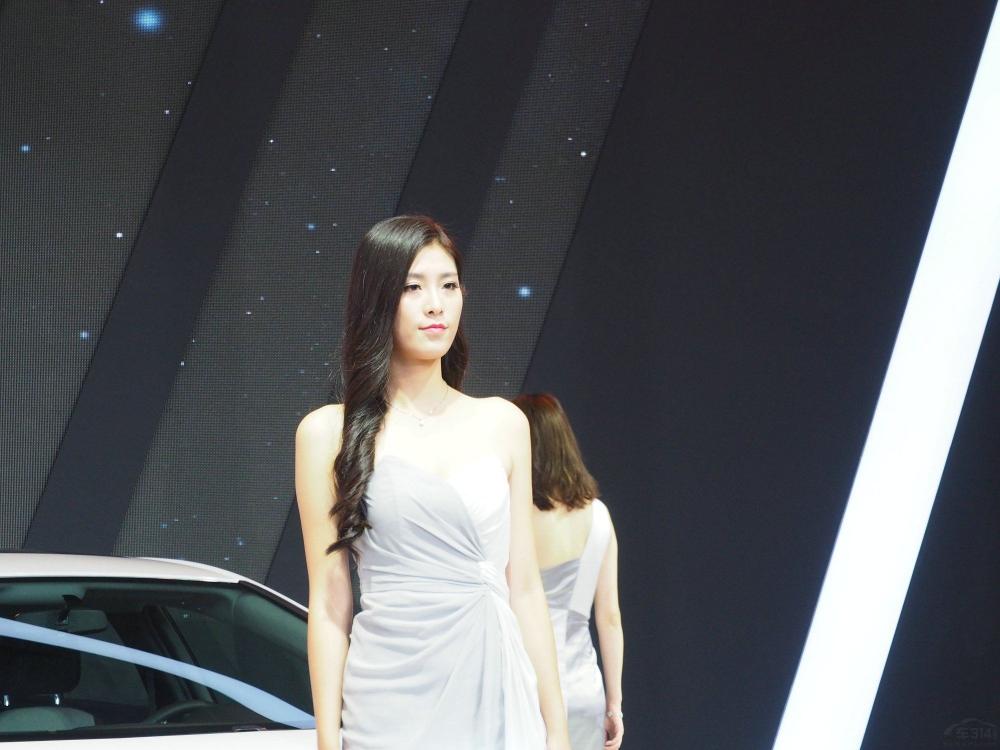 ���������Σ�����Ө�⣬üĿ����Ȼ��һ�������������