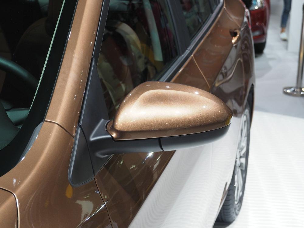 �����ߴ��ϣ�������ӵ�С�4544mm*1779*1467mm������Χ�����Ϊ2600mm�����ϱ�Ӣ����С��