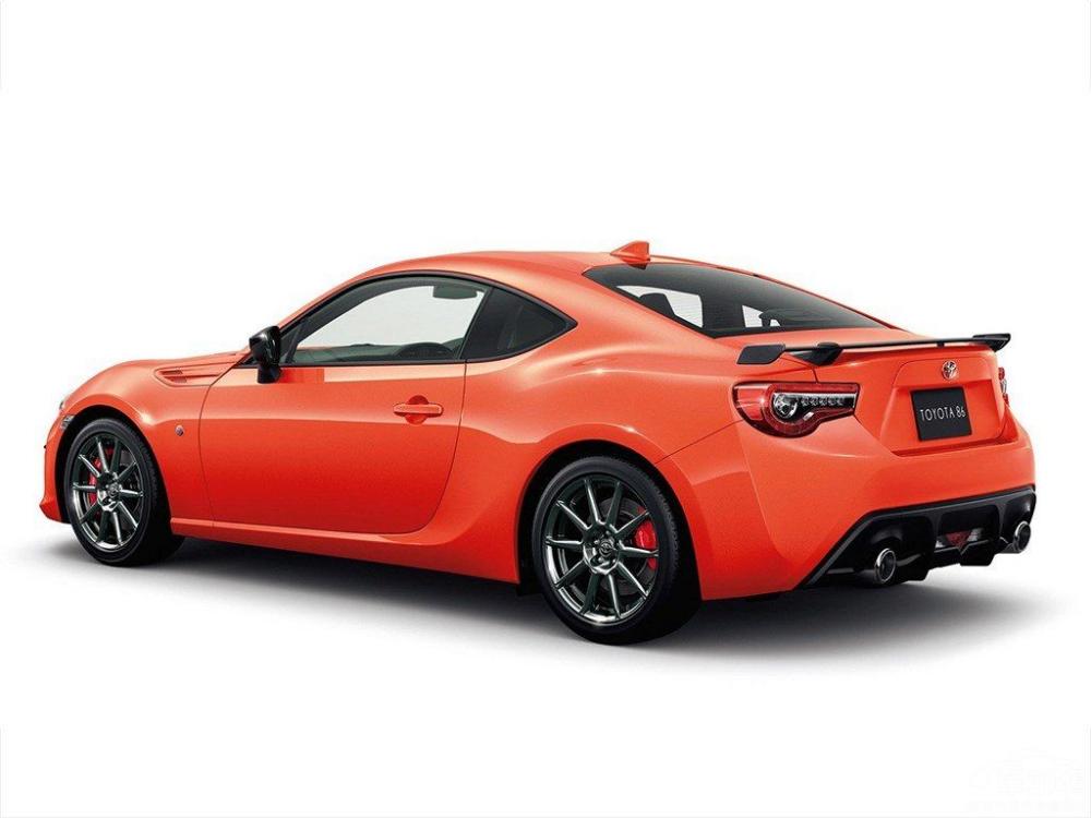 ��ɫ��Ϳװ���ɫ�ĳ����γ������Աȡ�