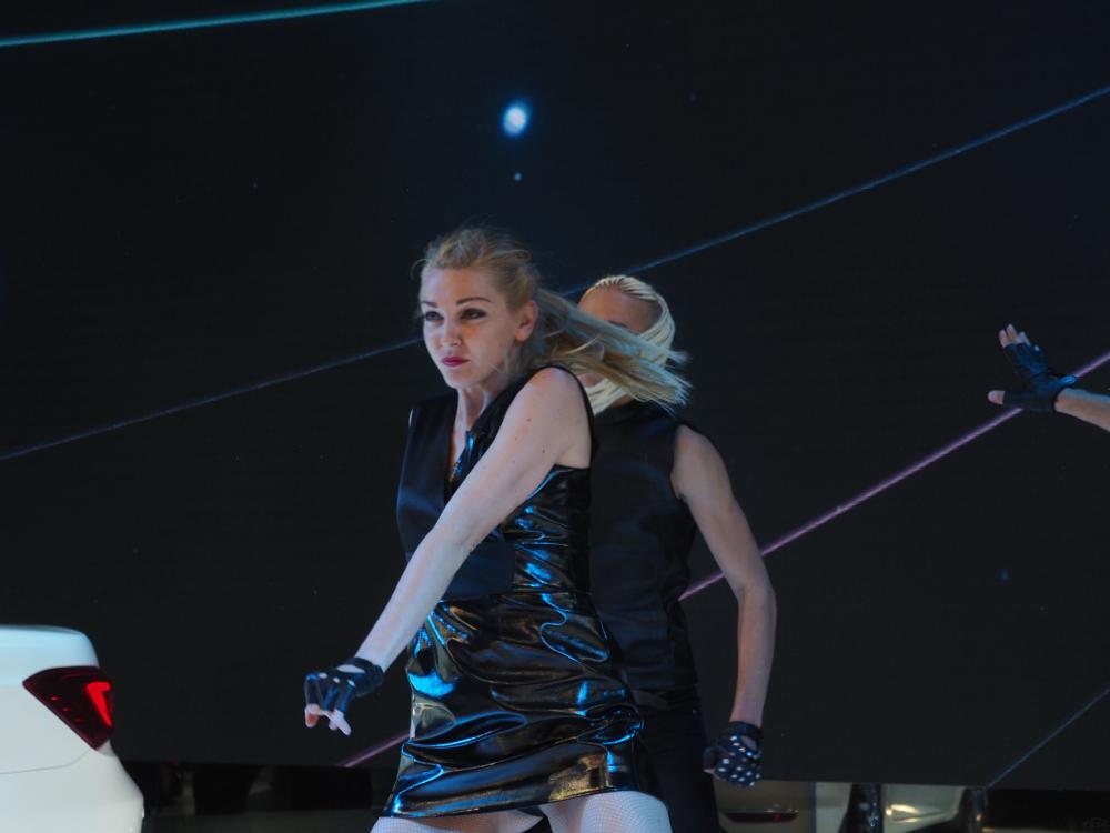 �װ׵ĳ�����ϸϸ�ĸ첲��