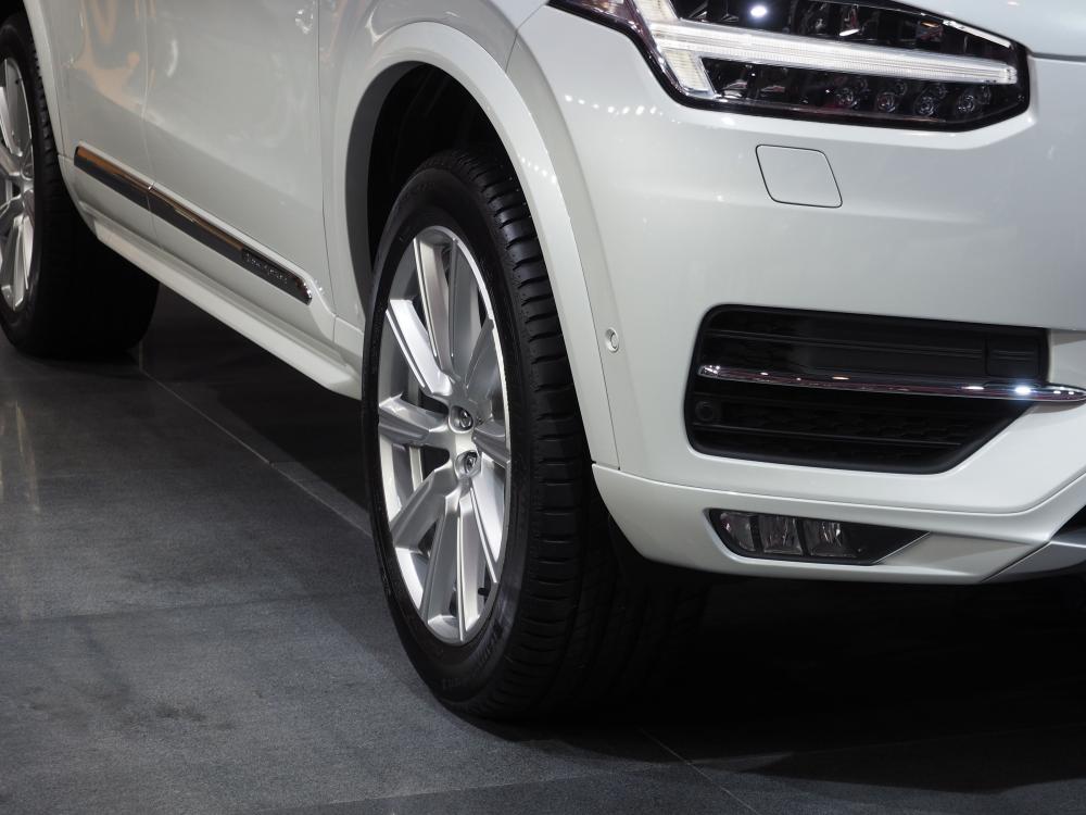 XC90�����μ����ˣ�����˵��һ�ּ������塣ͬʱ����������ѡ�Ķ��ǳ���ɫ�����ڲ�û��̫����ζ��