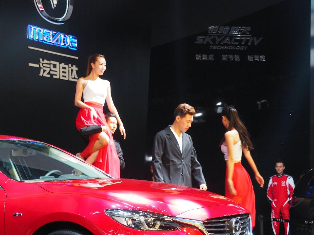 ����ȫ����������Ů�Ĵ�����ഺ�ķ�ɡ�