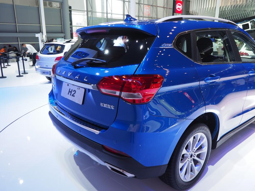 �п�̨�����������ɫ��ɫ�����������Լ��Ű崦�����˺�ɫԪ�أ�ʹ�����������Χ���Ӷ���