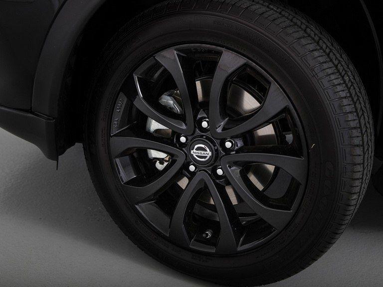 ����֮�⣬�³�������һ��17Ӣ��ĺ�ɫ˫�����������Ȧ��