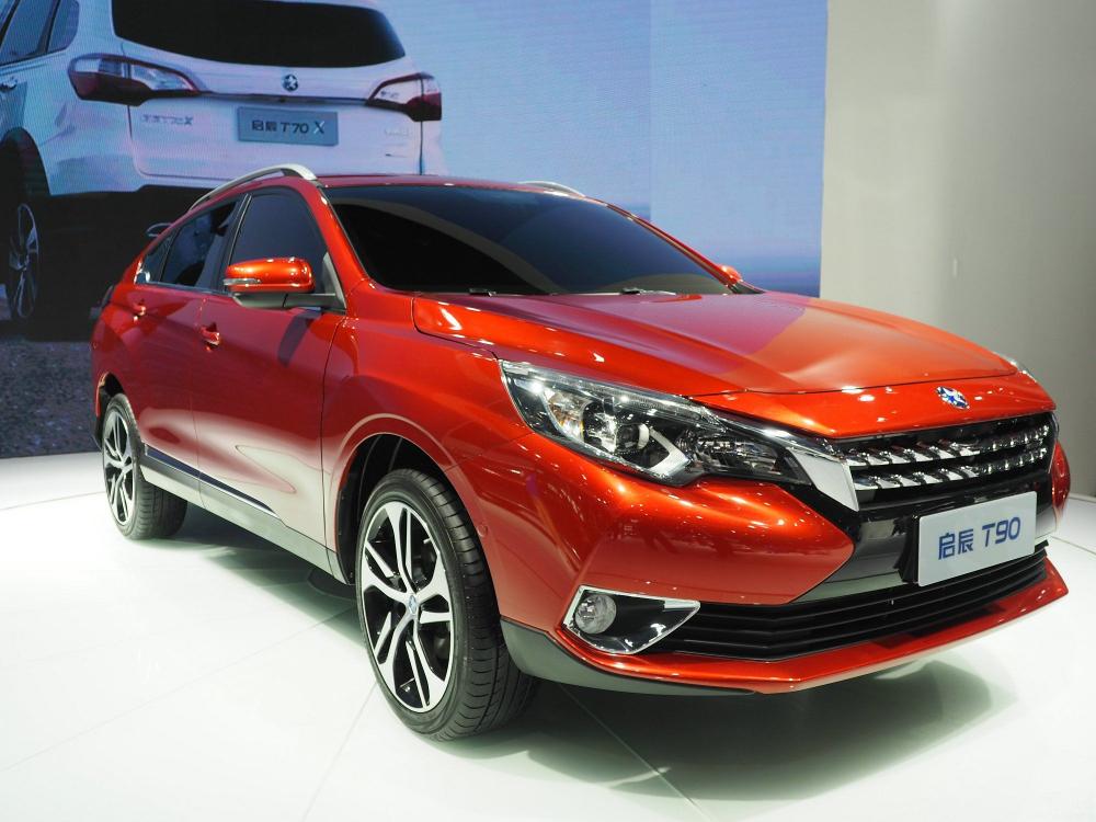 ��������T90�Ͼ���һ��SUV����С��ؼ�϶�ﵽ��194mm��Ӧ��һЩ��ͨ�ķ���װ·��û���κε����⡣