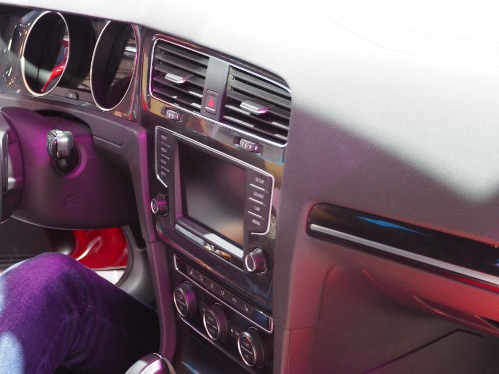 �������棬������GLI�����˵�����EA888 2.0T�������������220���������Ť��350ţ���ף�����ϵͳ��6��DSG˫��ϱ����䡣