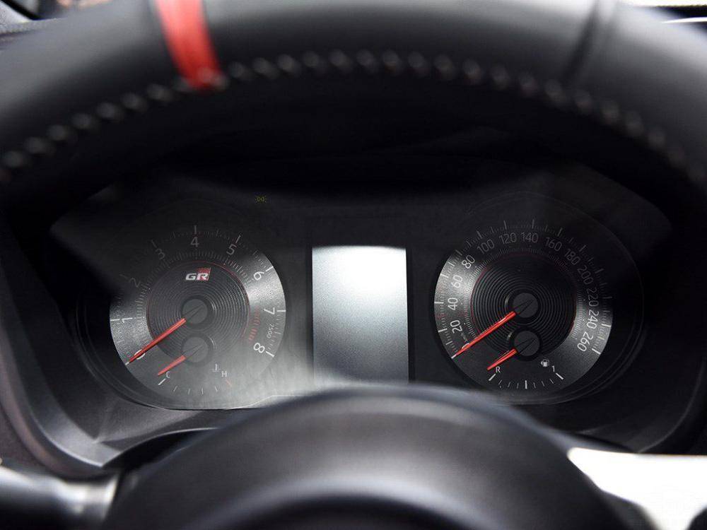 ��Ȼ��һ������ܰ�ĸ��ڣ��������������Ŀ��㣬�³�����һ̨1.8T��е��ѹ�ķ�����������ʴﵽ��205����������ϵͳƥ�����6���ֶ������䡣