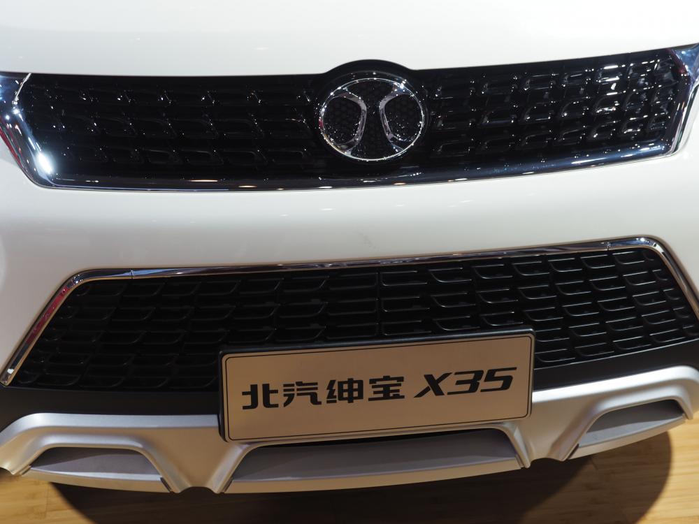 �³�ǰ��������SUV���͵ļ���ʽ��ƣ���C�������ռ��г���������ӱ��ʱ�С�