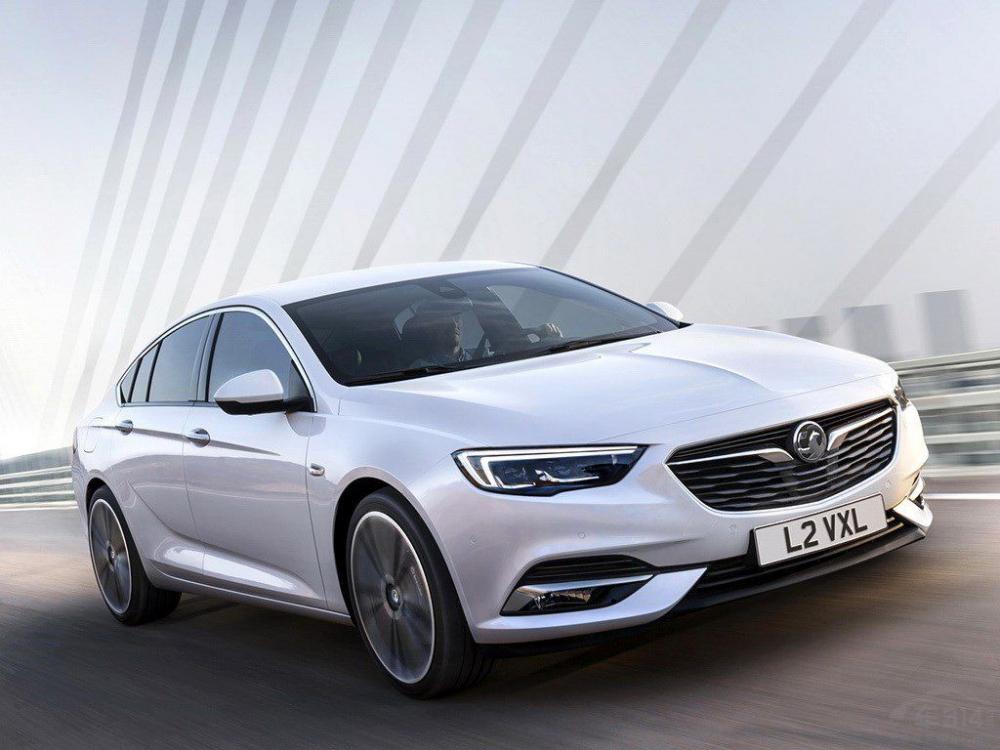 �䱸�ڶ�������ʽLED����ϵͳ����32��LED��Դ��ɡ�