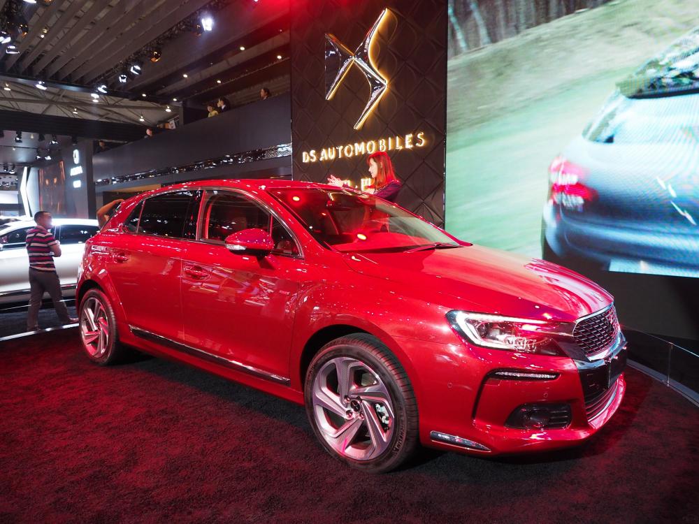 DS 4S��ΪƷ�Ƽ�������һ��ȫ�µ���������ͳ����������������������DS 5LS������������Ȼ��������λ�˶�ʱ�з��������������Ⱥ�壬�ǰµ�A3�ľ������֡�