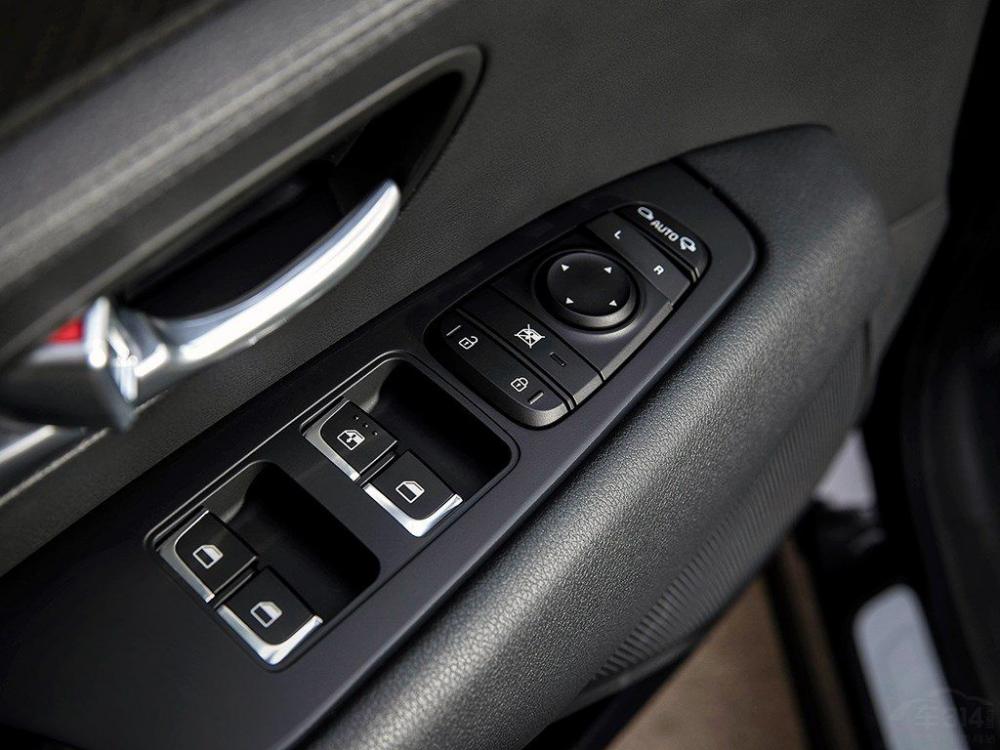 ����KX7�ڷ��������棬���������ֶ������ã�����2.0T��2.4L��2.0L������2.0T�����������241��������ֵŤ��353N��m������ϵͳ�뷢������ƥ�����6������һ������䡣