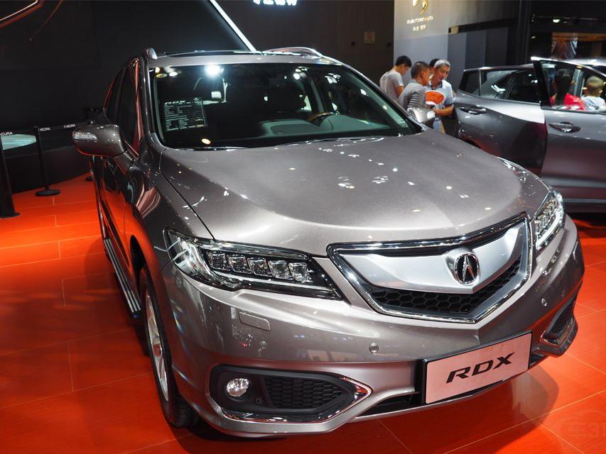 ���η��棬�п�̨������һ��Һ����Ļ�����˫��Ļ��ơ�