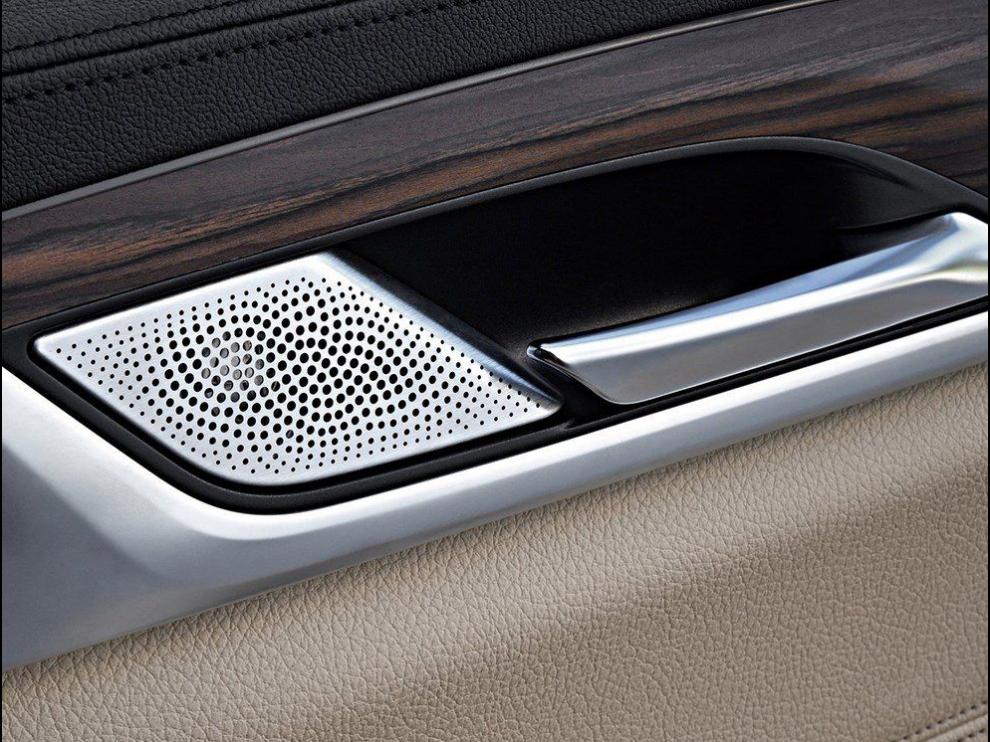 �������棬������һ��5ϵ���а�������ᳵ������530e i Performance���춯��͸����ܵ�M550i xDrive���͡�