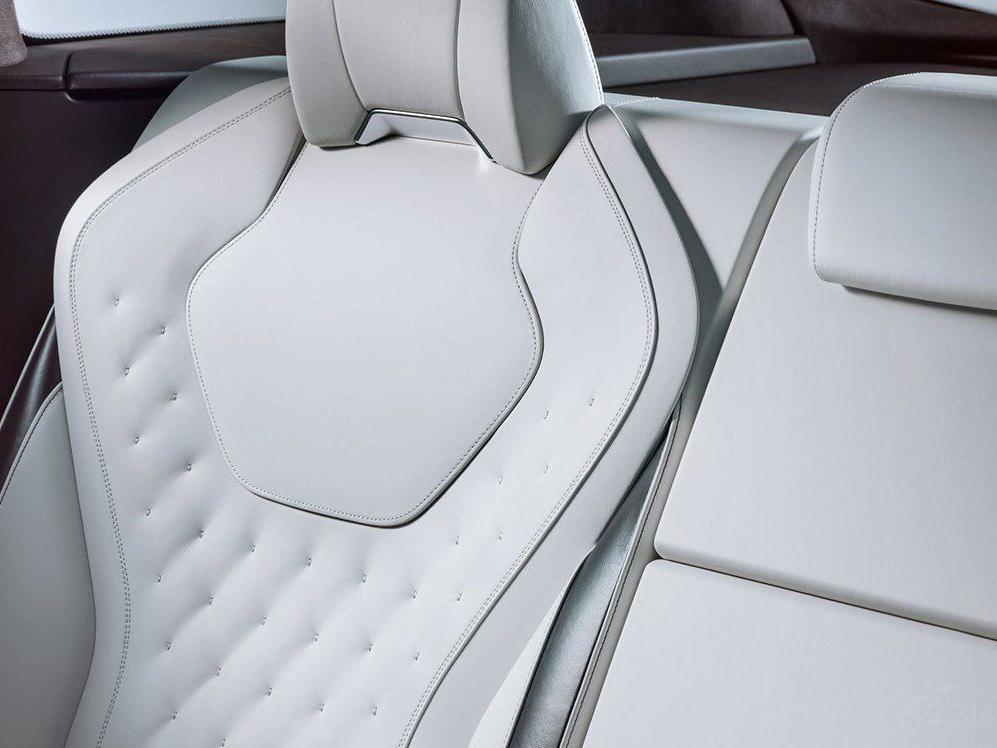 �������ӳ���80mm����Ӣ�����QX50�ĺ��ſռ�ʮ�ֿ���������ȥ֮��û��˿���ľִٸС�