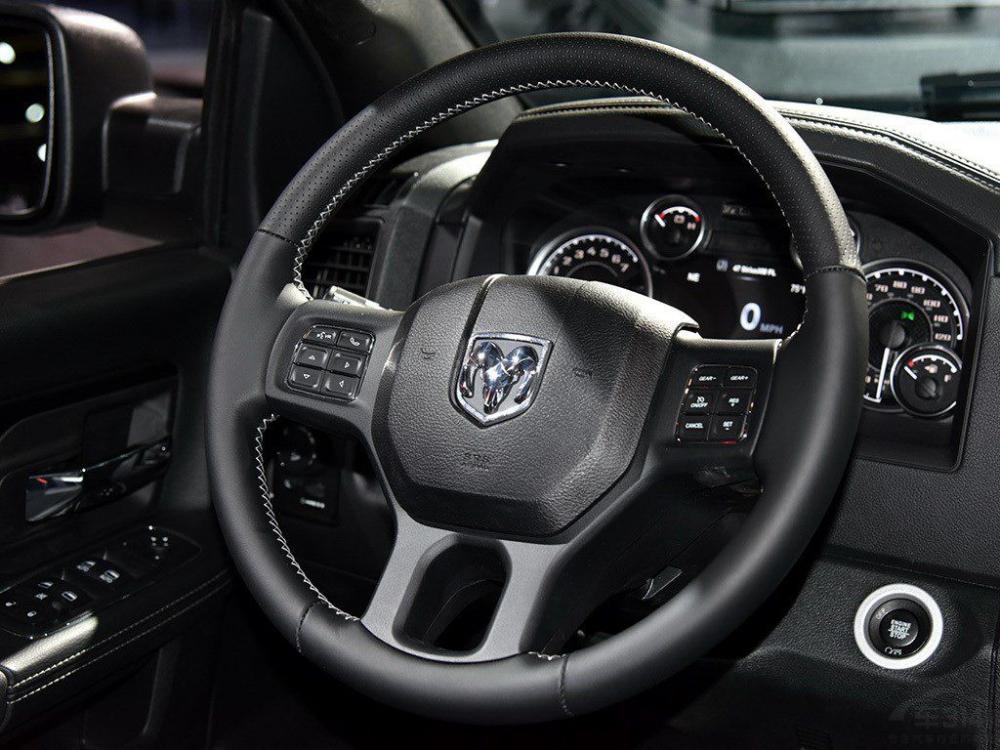 �����к�ɫ�ļ������Σ�������������ͬ��ӵ�С�Rebel����ʶ��