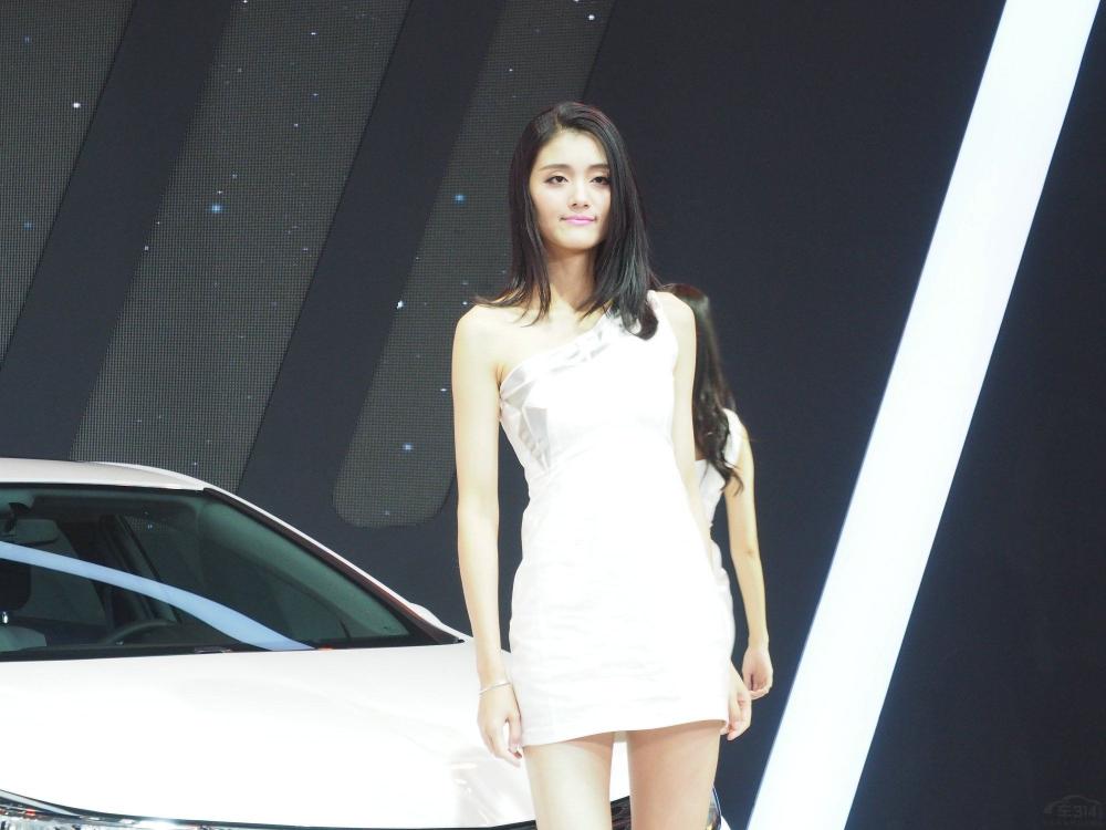 �����Ӻ�����ģ������κ죬����͸��һ���ഺ���õ���Ϣ��