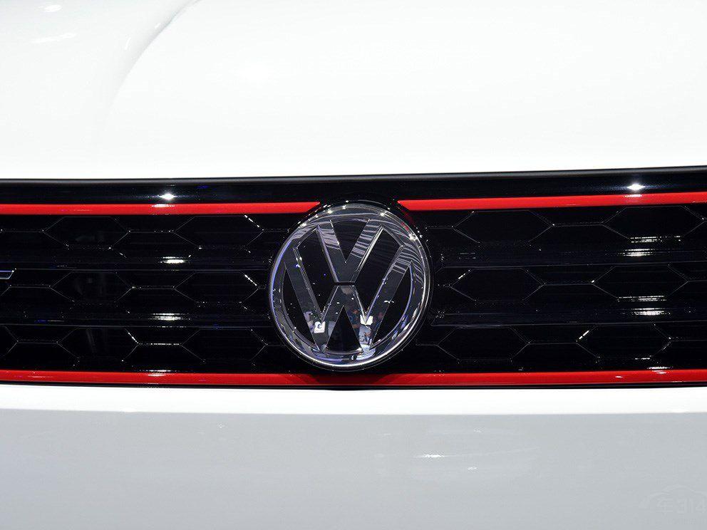 ��۷������ӵĺ�ɫ�����������������˶��ļ��顣