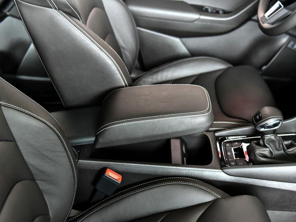 ˫ɫƴ�ӵ�������ɫ��չ�����䵭ɫ���µ��ݻ��ʸС�