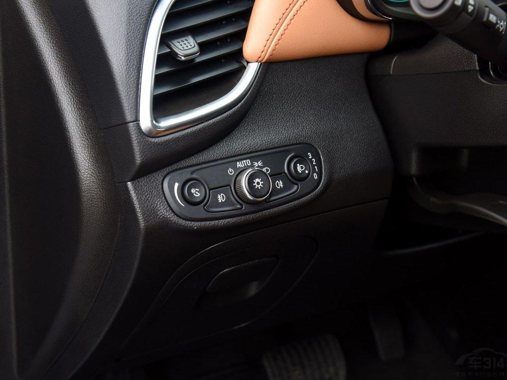 ���η��棬�¿���Խ����ú�ɫ����ɫ˫ƴ��������ɫ��