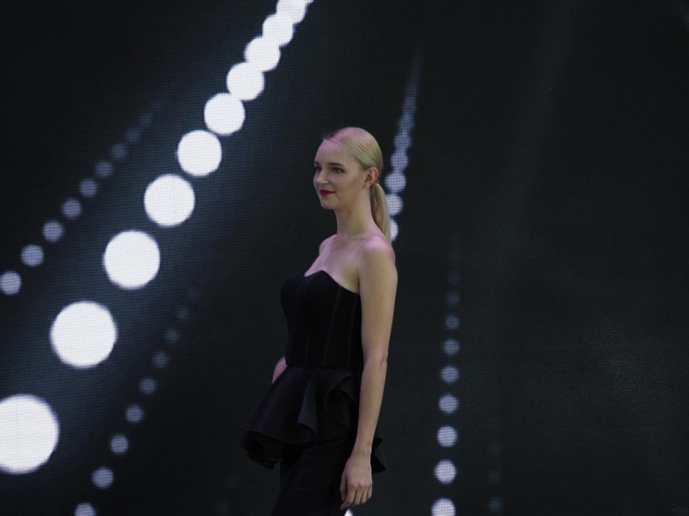 һͷ�𷢡��߶�ͷ�����۾����׾���ׯ�������Գ��ᶨ���Դ����������顣