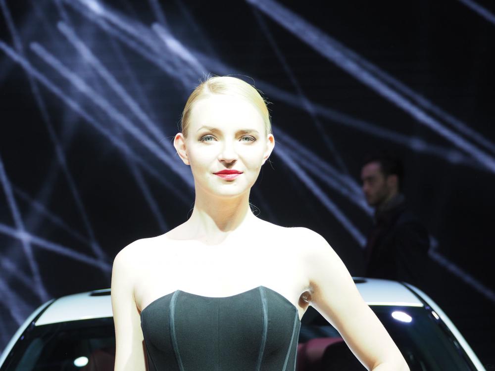 ����߶�ͷ�����۾��������޳���Ư�������Ů�ӡ�