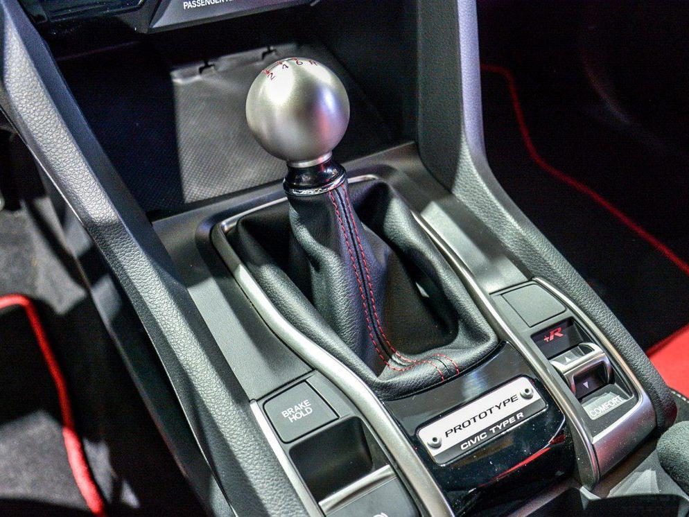 �³��ĵ�������һ��˼��Si������ͬ����ɫ�����ν���������ͷ�̳��Եڰ˴�˼��TYPE R���͡�