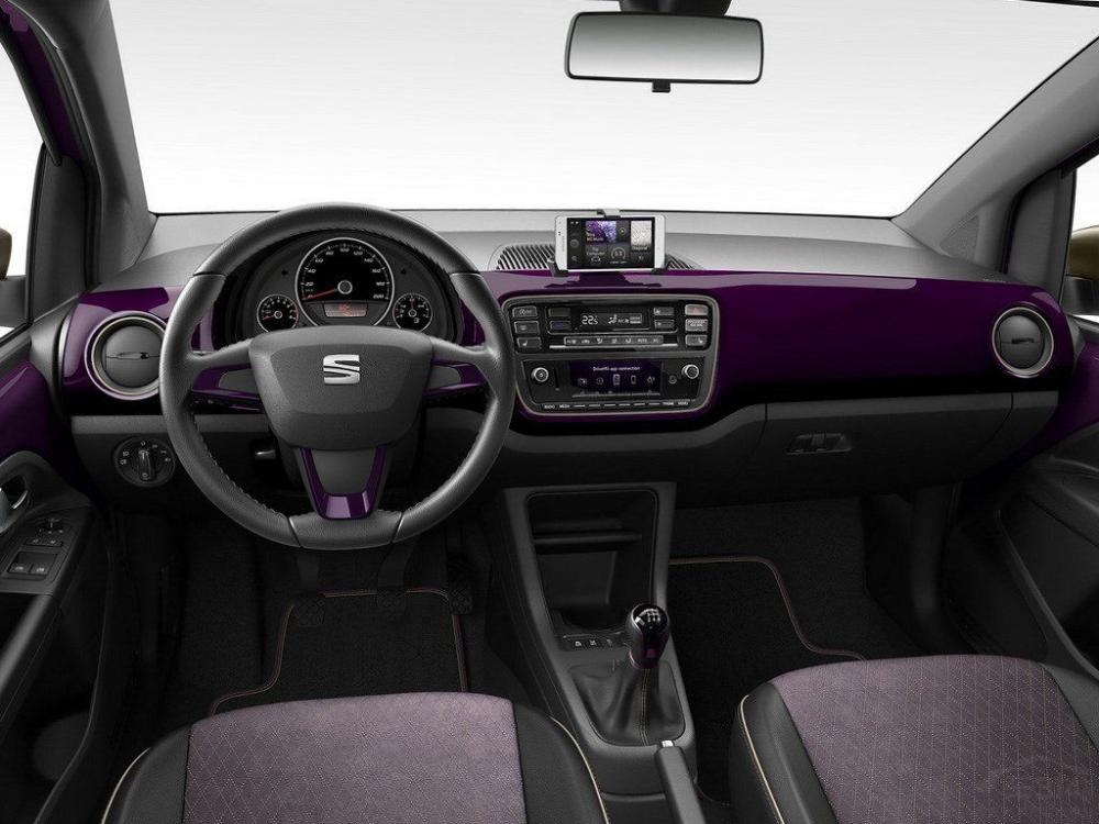 ���������˶��ص�������������ɫ������Ӿ���ʹ�����Ľ�ɫװ�Σ����ʽ��˫ɫ��Ȧͬ��ʮ�ָ��ԡ�