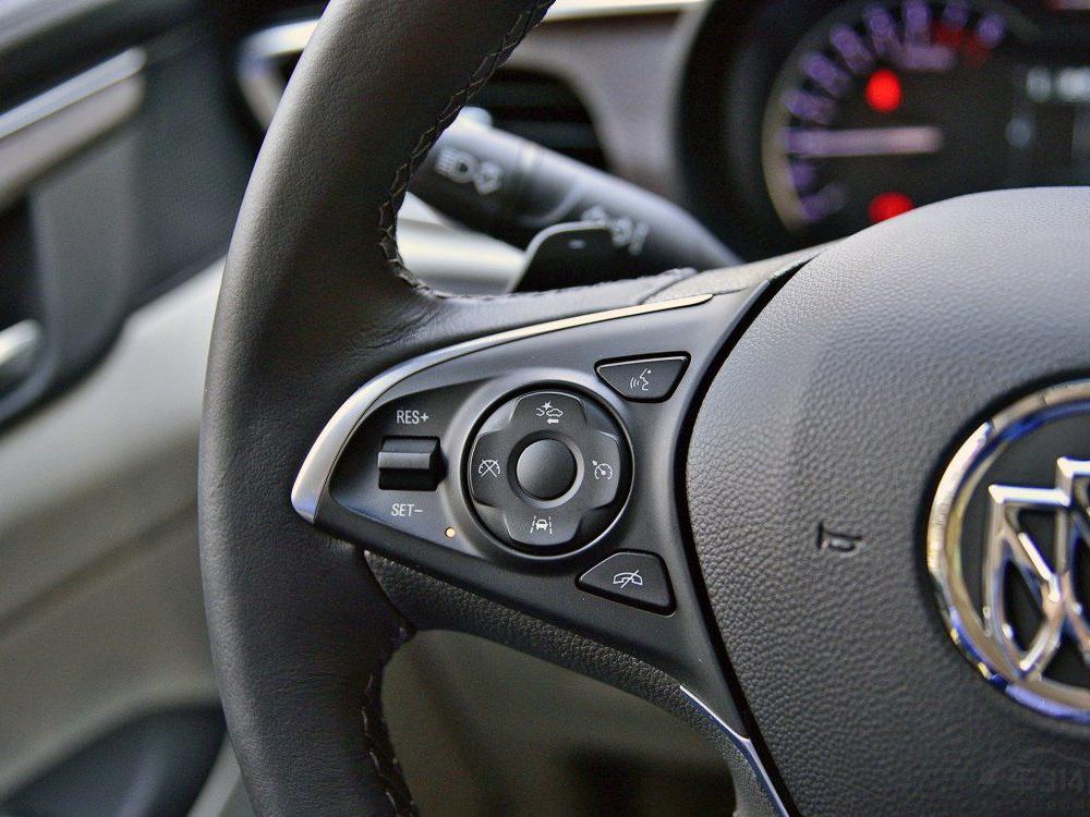 ����Ļ���װ������Ʈ�ݣ����Ƹߵ�������Ƥ���ϵ���·���ƹ��ľ�ʲ���Ҳ��������ͨ�泵�͡�