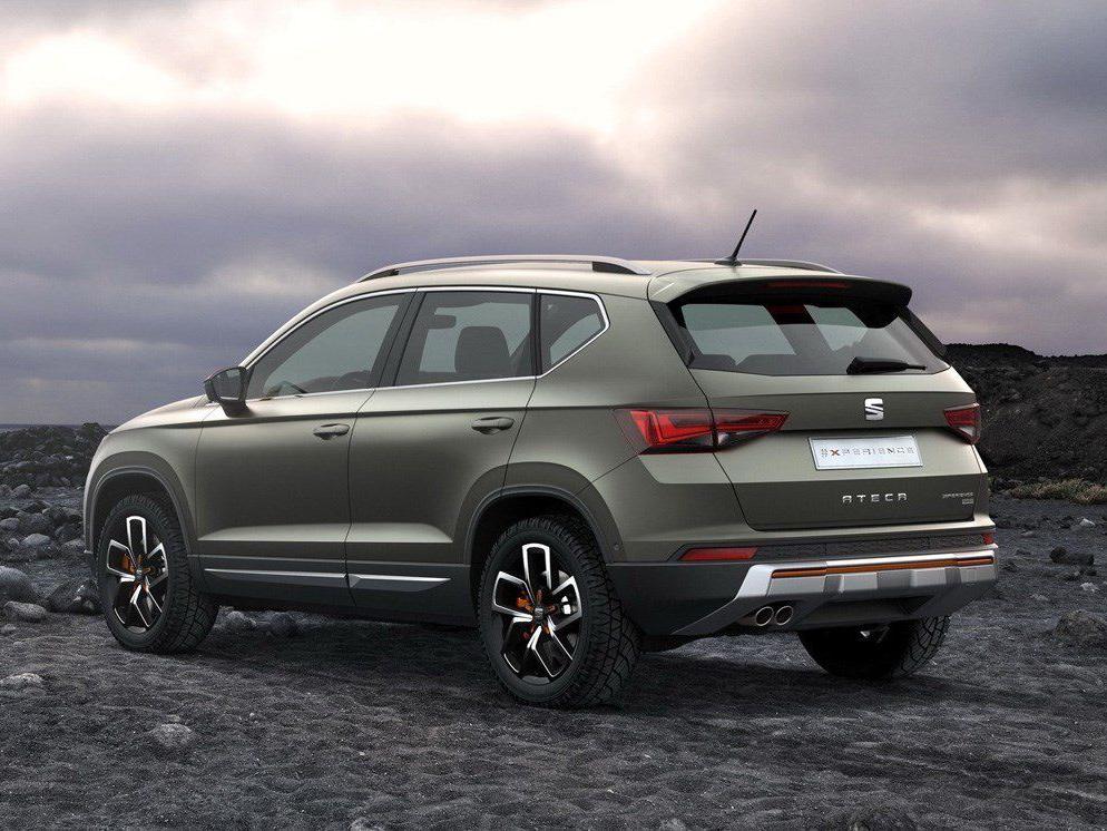 �����������ɫ�ƹ⳵�ᣬ����ǰ�����Ͻ��»��壬����Ϊ�����Ӹø����ԽҰ���ԡ�