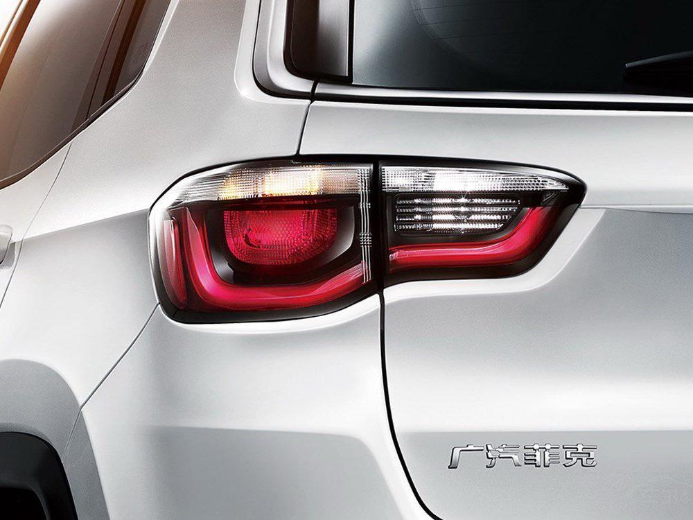 �����������͸�����ŵ���ǳ����ƣ�������ָ���߳������߸������ﶯ�У�ǰ��Ҳ��Ϊ������